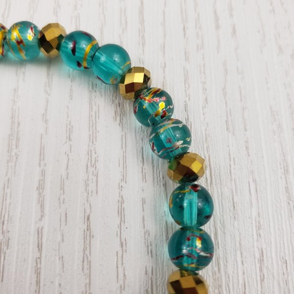 Green Gold Speckled Glass Bead Stretch Bracelet - Picture 3 of 4